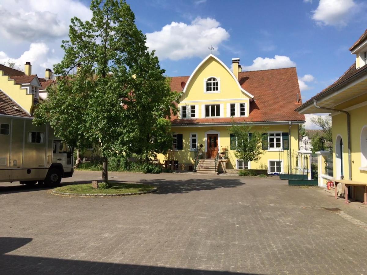 Ferienwohnung Im Gruenen Auf Idyllisch Gelegenen Gutshof Und Doch So Zentral Waldshut-Tiengen Esterno foto