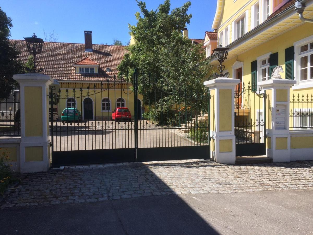 Ferienwohnung Im Gruenen Auf Idyllisch Gelegenen Gutshof Und Doch So Zentral Waldshut-Tiengen Esterno foto